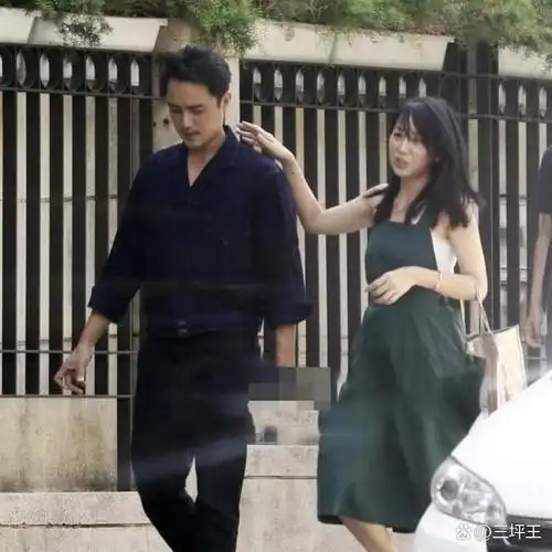 明道的老婆看起来很朴素,结婚5年感情还是很甜蜜,如今儿女双全,祝福啊