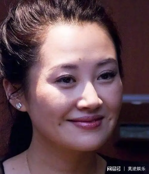 许晴50岁了,单看素颜照,你们觉得许晴有多少岁呢?