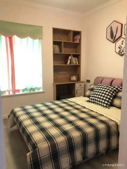 绿地城90㎡现代风完工实拍图卧室木地板现代简约卧室设计图片赏析