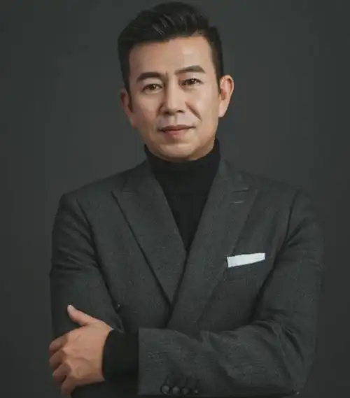 的态度,出色的演技塑造出了众多身份,性格各异的角色,让人印象深刻