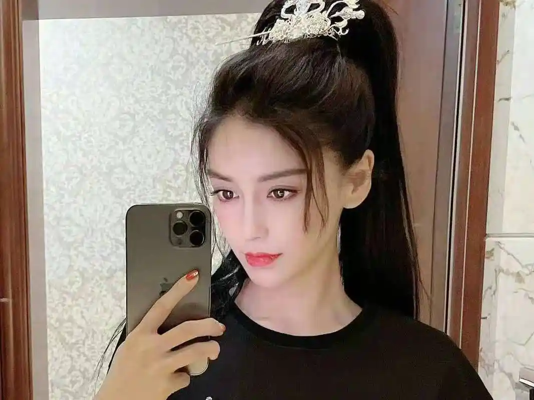 原创angelababy晒樱花自拍杨家将没想到杨颖的春天如此精彩