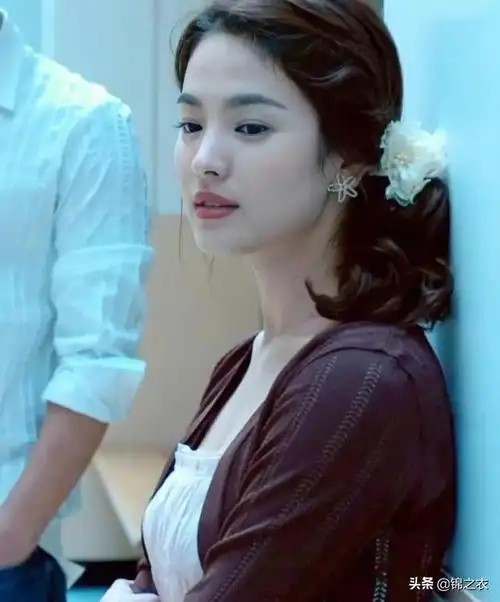 年轻时的宋慧乔美丽而又时尚