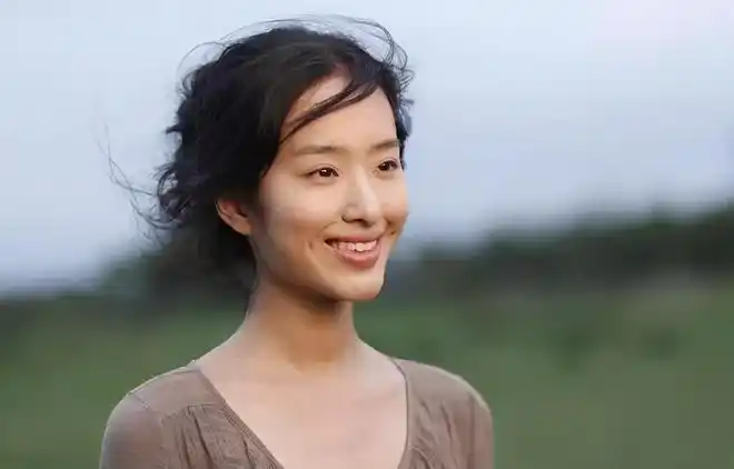 面部扁平的女人怎么提升精致感杨采钰的逆袭之路值得你参考