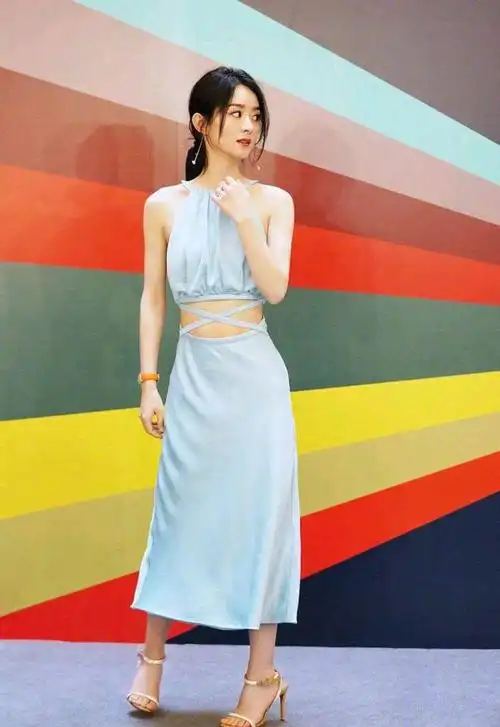 赵丽颖从土气到洋气的几个穿搭思路,很适合普通人参考