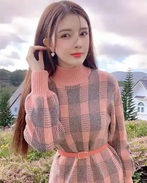 越南高贵女神luta古典颜值魔鬼身材衣品卓越贵族气质