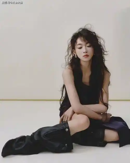 吴谨言 金色短发写真