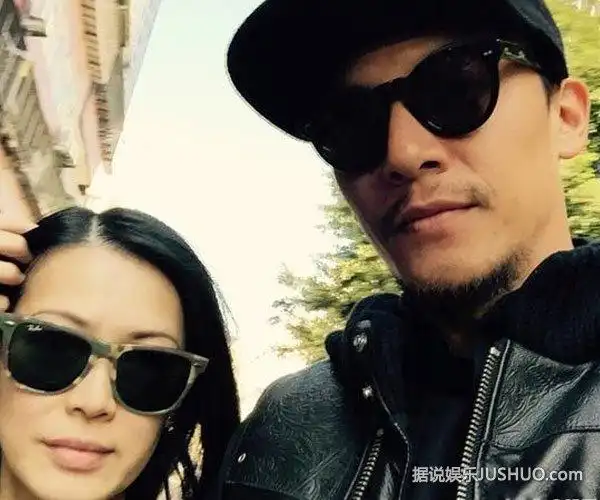 张震晒与怀孕妻子庄雯如恩爱合影