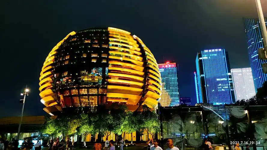 手机随拍打卡杭州城市夜景