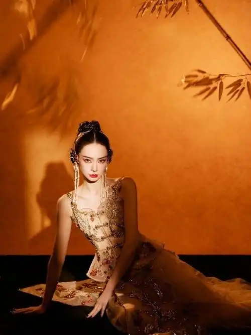 戚薇##戚薇丸子盘发造型##戚薇流苏珍珠耳饰