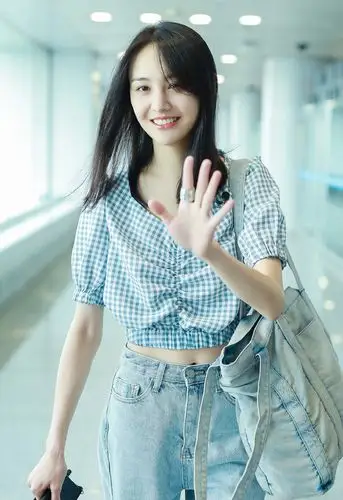 郑爽露脐装机场街拍图片88