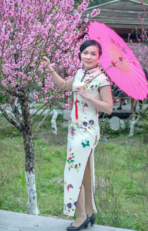 93旗袍美女与花竞妖娆7894 - 美篇