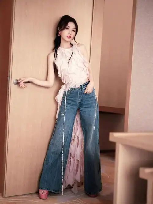 毛晓彤,甜粉系的半熟女孩.