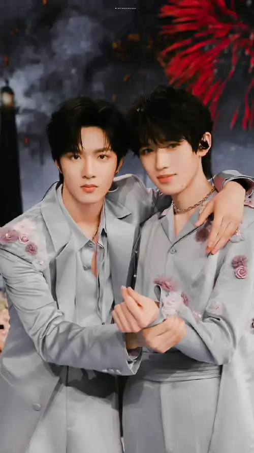 宋亚轩刘耀文比心舞台照#我cp是会拍照的