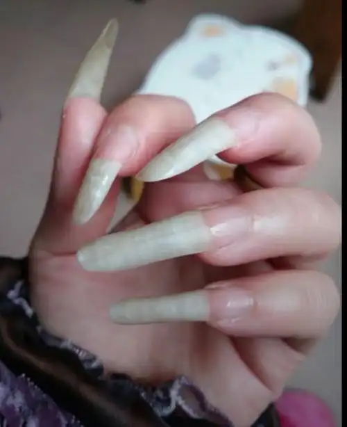 长指甲女孩好看吗