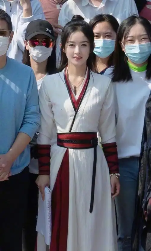 赵丽颖的腰好细显得头大