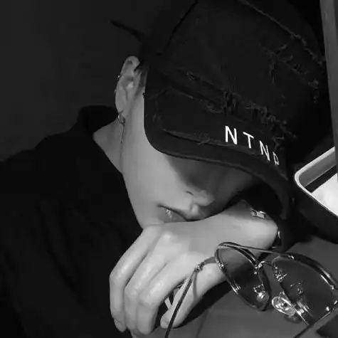 黑白男生头像侧脸帅气