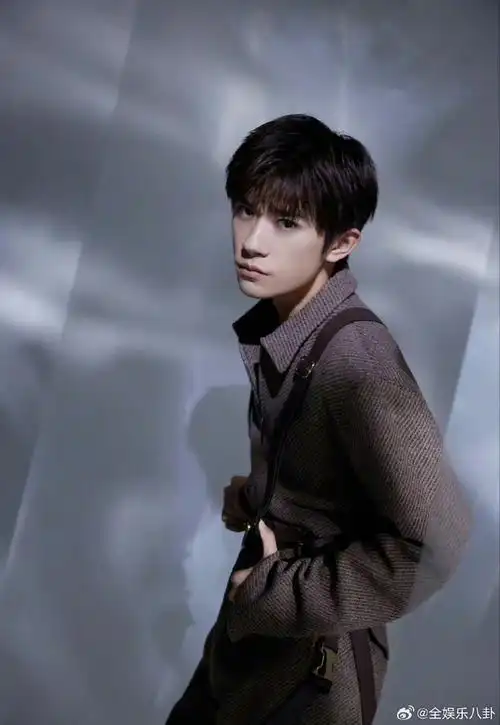 终于看到易烊千玺的正面照了#易烊千玺的颜值我们永远可以相信,这