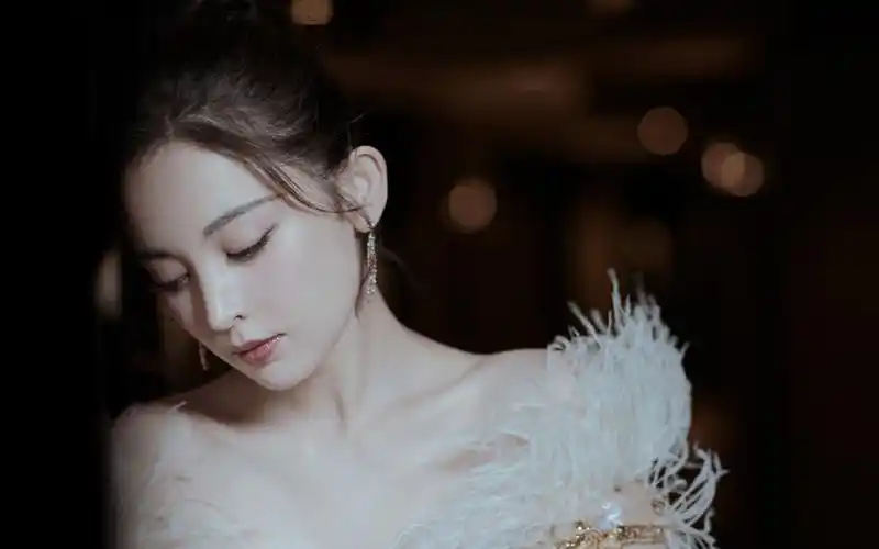 古力娜扎性感柔美写真桌面壁纸