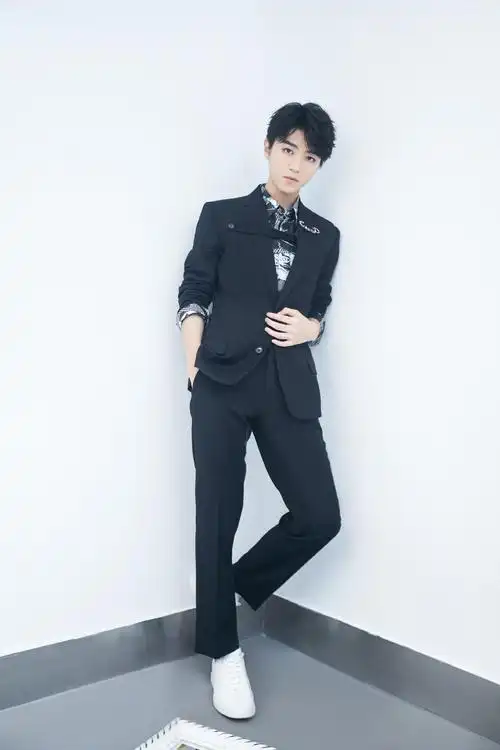 王俊凯新歌生长帅气写真图片,帅哥男生-可爱美图