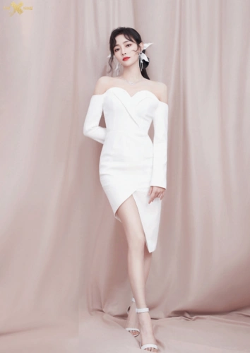 都说"精修图"才优越,许佳琪出席活动,失去ps的生图不香吗