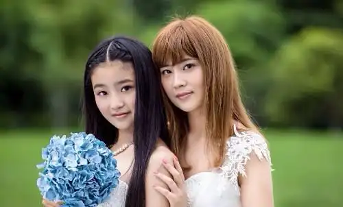 演员柴蔚和她妈妈大家看看谁漂亮