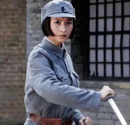 由华策星之艺人斓曦主演的谍战剧《黎明前的抉择》,将于今晚收官.