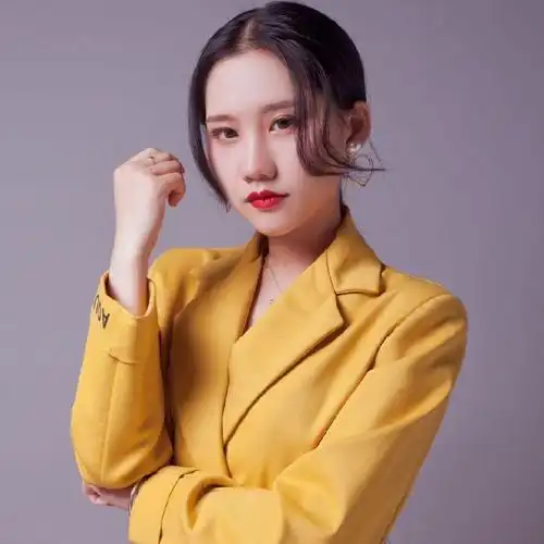 言束品牌联合创始人,言束美辰国际发起人,言束玛莎第一人,微商6年经验