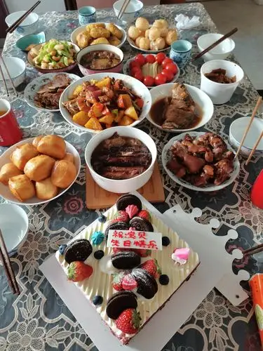 姥姥为我准备了丰盛的生日午餐.