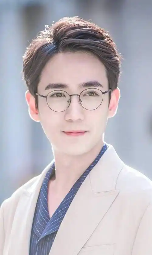 娱乐圈戴眼镜最帅的男明星大集锦,看完你想抱走哪一个?