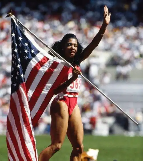 美国短跑名将乔伊娜