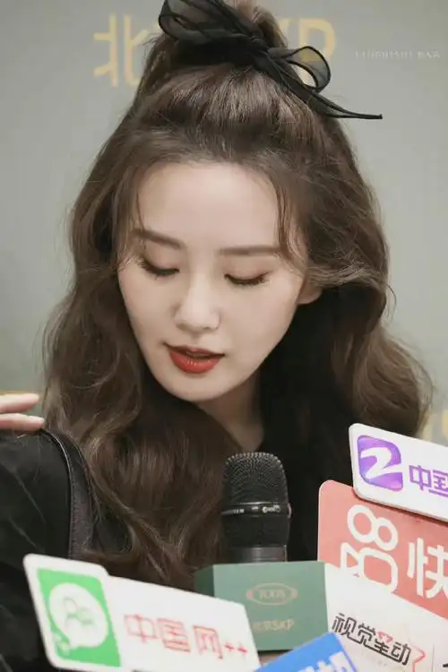 刘诗诗高马尾造型拍摄路透##狗仔镜头下的刘诗诗