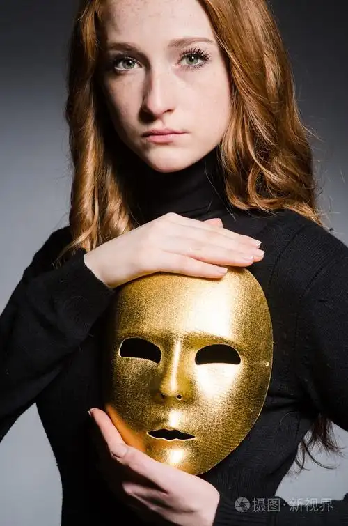 戴着面具的女人