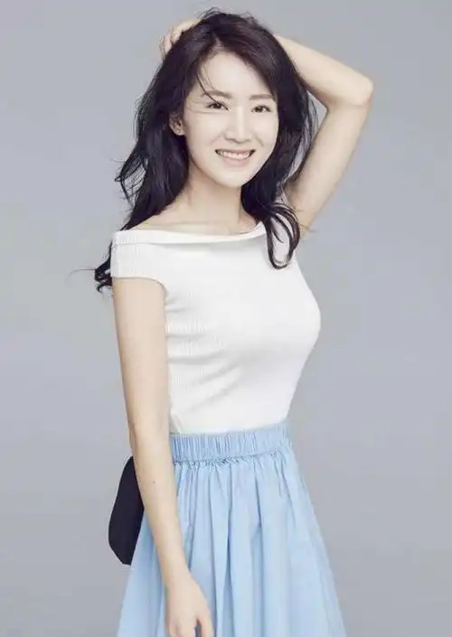 李念纯美的外表温柔的性格海藻也是她的代名词