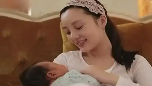 李小璐承认怀二胎女儿大肚照曝光,李小璐二胎生了吗宝宝照片