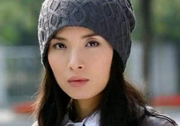 靳东与李佳是一见钟情,你知道李佳与富豪郭绍辉是啥关系吗?