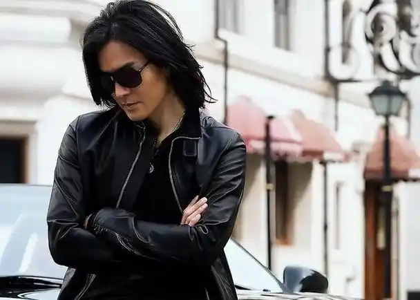 重返故土!郑伊健惊艳亮相,感动不已!