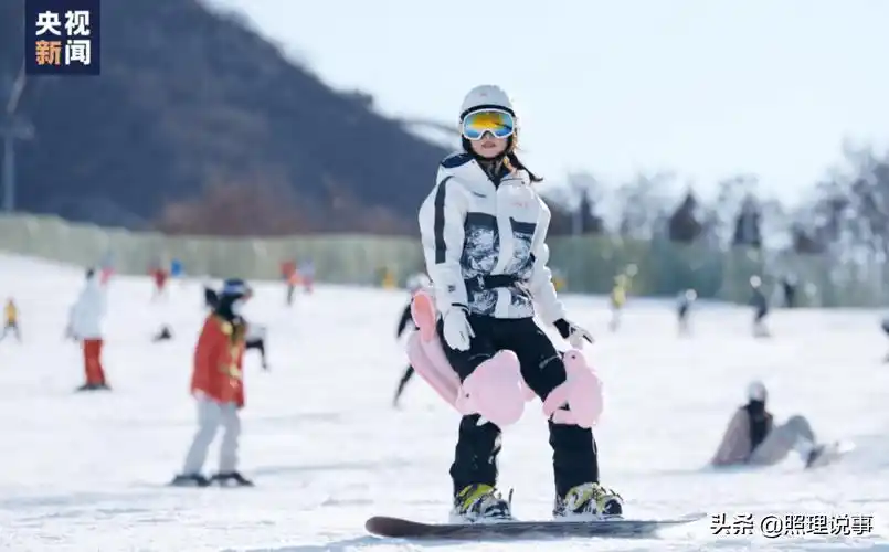 要知道,在今年3月份的时候,王冰冰才刚刚学习滑雪的