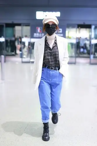 秋冬怎么穿出帅酷感,试试"马丁靴 裤子",又飒又美很显高|九分裤|牛仔