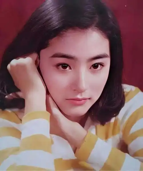 林青霞的时尚穿搭跨越30多年依旧摩登高级美得惊艳了时光