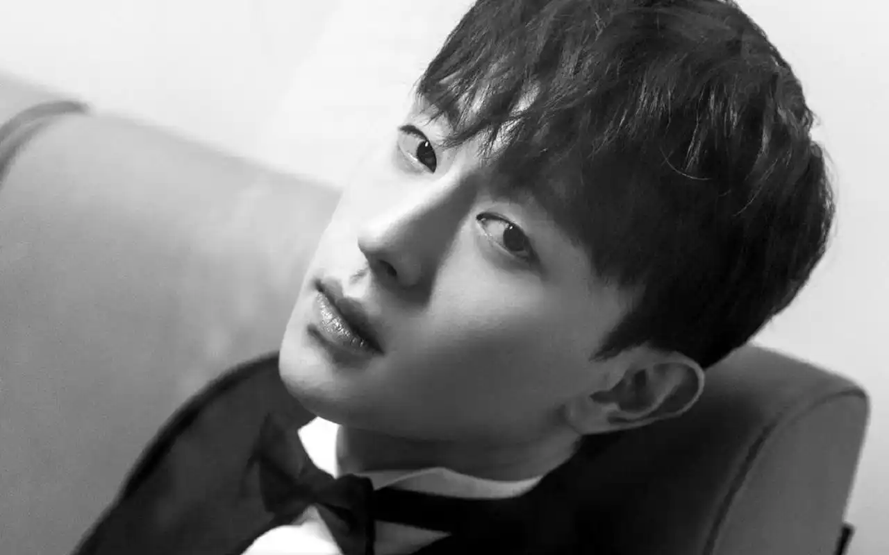 邓伦优雅帅气写真图片桌面壁纸高清大图预览1920x1200_大陆明星下载