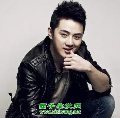 适合潮男飞机头烫发发型 更显帅气型男范