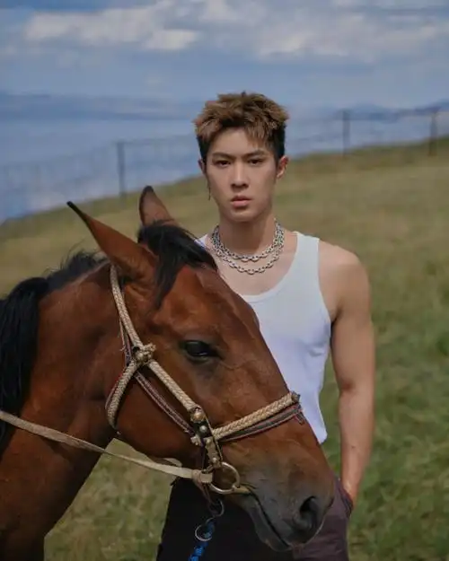 马伯骞骑马好野##马伯骞肌肉线条好a