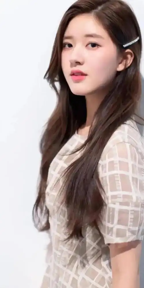 95后演员～赵露思