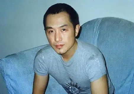 高峰个人资料歌手-有名的音乐才子,爱了章子怡七年,却因一场感冒英年