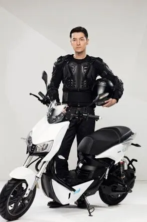 没什么能够阻挡品质的力量,胡歌代言雅迪电动车