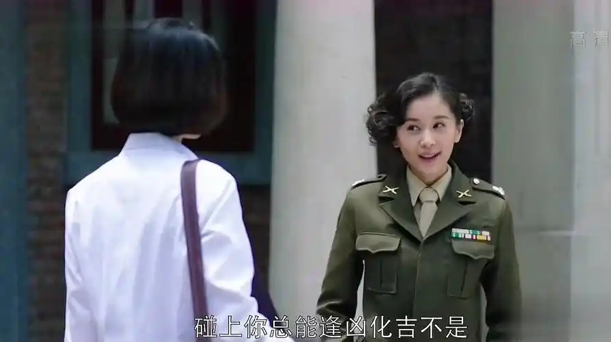 双刺:洪玲给吴晋元看完病准备离开被佩欣拦住,吃醋的样子真可爱-影视