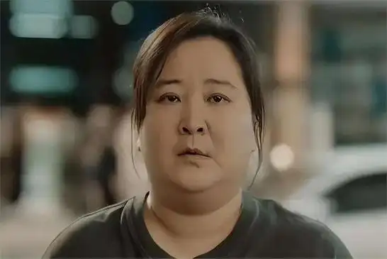 冲上热榜,贾玲成prada代言人,评论区热闹网友:以后不买了