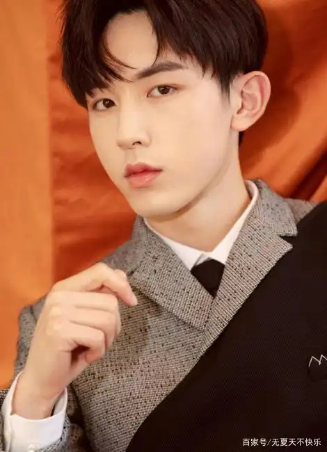 郭俊辰时尚壁纸鉴赏,阳光帅气,尽显少年英气