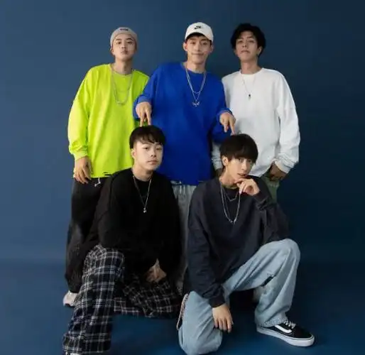 不齐舞团做客小杨哥直播间舞蹈首秀嗨翻全场是偶然还是有意