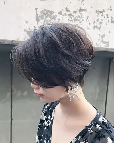 女生发量多,剪这样的短发,立体又时尚